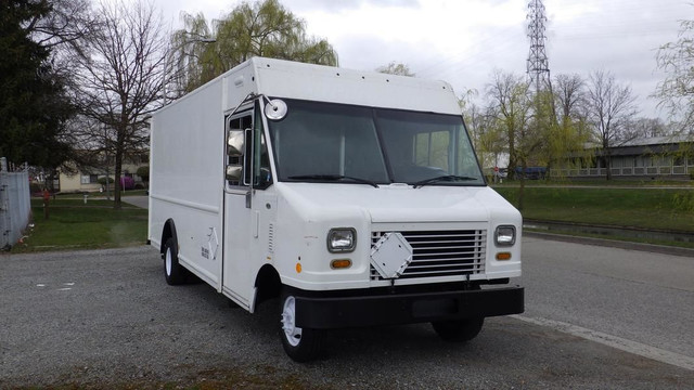 2011 Ford Econoline E450 Cargo Step Van 2 Seater Dually in Cars & Trucks in Richmond - Image 2