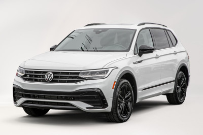 2022 Volkswagen Tiguan Comfortline R-Line Black Edition CLEAN CA