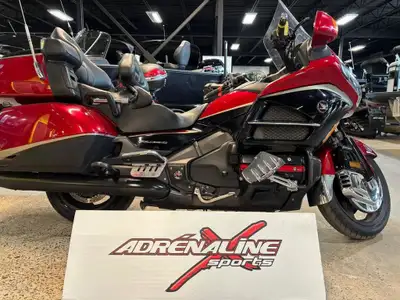 2015 Honda Gold Wing 40 eme anniversaire Découvrez la Honda Gold Wing 40ème anniversaire 2015, une m...
