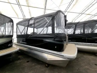 LEGEND Q-SERIES LE 19 CRUISE NOIR 2023 Ponton Legend Q-Serie LE Cruise 19 2023 noir longueur de 195...