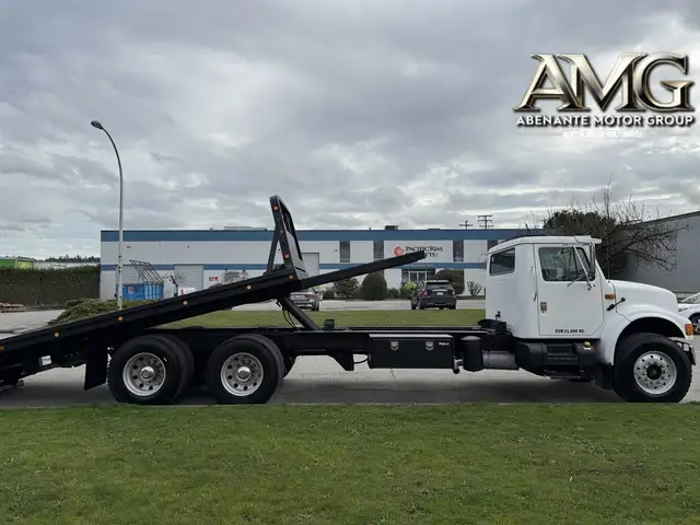 2000 International 4900 25 Foot Roll-Off Flatdeck Spicer 10 Spee in Heavy Trucks in Delta/Surrey/Langley - Image 16