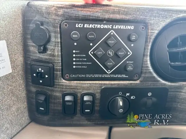 2020 Thor Motor Coach Challenger 37YT Washer & Dryer 12 k Miles in RVs & Motorhomes in Moncton - Image 48