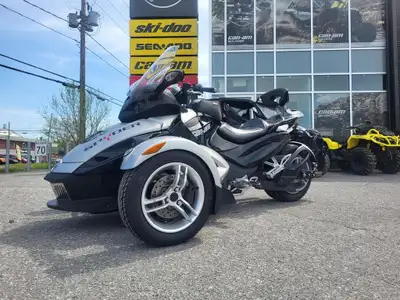 2008 BRP SPYDER GS (SM5) Découvrez le BRP SPYDER GS (SM5) 2008 chez Loiselle Sports ! Ce spyder usag...