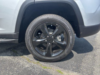 Former Chrysler Vehicle**Jeep**Grand Cherokee**Limited**4x4**Black Appearance Package**3.6L V6**Leat... (image 8)