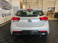 2021 KIA RIO 5-DOOR LX+ 1.6L CVT FEATURES CRUISE CONTROL BLUETOOTH CONNECTION KEYLESS ENTRY WI-FI AM... (image 7)