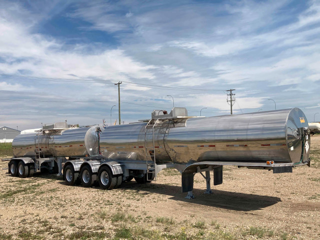 2000 Polar 6,500 Gallon Stainless Steel Insulated Tank Trailer in Heavy Equipment in Edmonton - Image 2