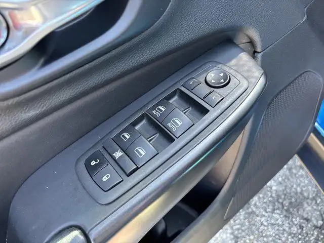 2022 Jeep Cherokee TRAILHAWK**3.2L**V6**4X4**8.4 in Cars & Trucks in Mississauga / Peel Region - Image 13