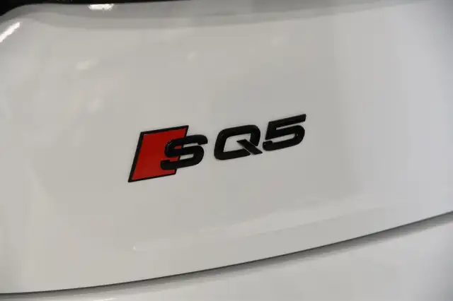 2023 Audi SQ5 Technik  / Black optics / Carplay / 355 HP / Certi in Cars & Trucks in Longueuil / South Shore - Image 9