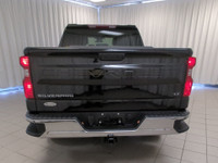 Our Diesel powered 2022 Chevrolet Silverado 1500 LT Crew Cab 4X4 is here for the long haul in Black!... (image 6)