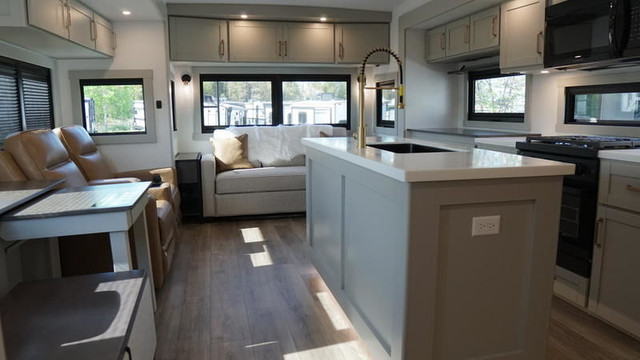 2025 Brinkley Model Z 3100 in Travel Trailers & Campers in Ottawa - Image 3