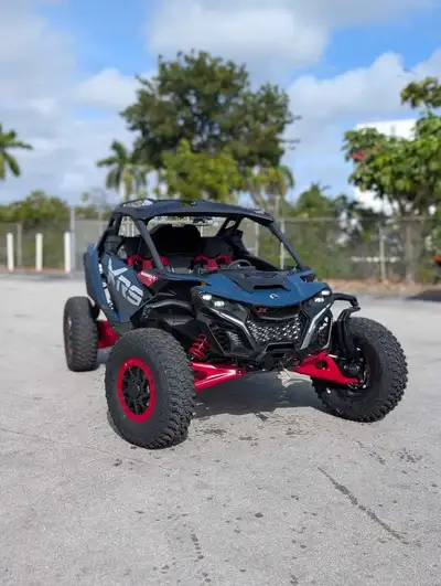 APPLY NOW: https://www.ridecollective.ca/get-pre-approved 2025 Can-Am Maverick R X rs with Smart-Sho...