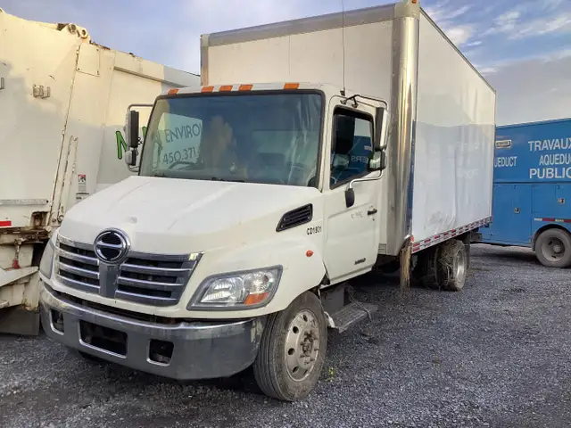 2010 HINO 185 CAMION DRY BOX / CARGO in Heavy Trucks in Longueuil / South Shore - Image 3