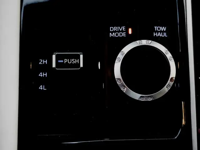 2023 Toyota Tundra 4x4 Crewmax Capstone Hybrid in Cars & Trucks in City of Toronto - Image 28
