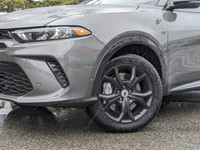 This Dodge Hornet has a strong Intercooled Turbo Gas/Electric I-4 1.3 L/81 engine powering this Auto... (image 8)