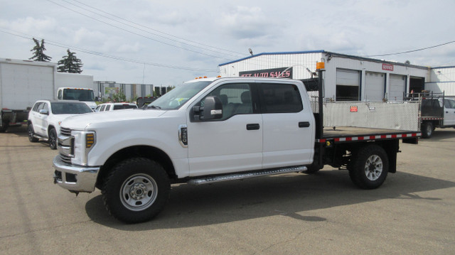 2019 Ford F-350 XLT CREW CAB FLAT DECK in Cars & Trucks in Edmonton - Image 2