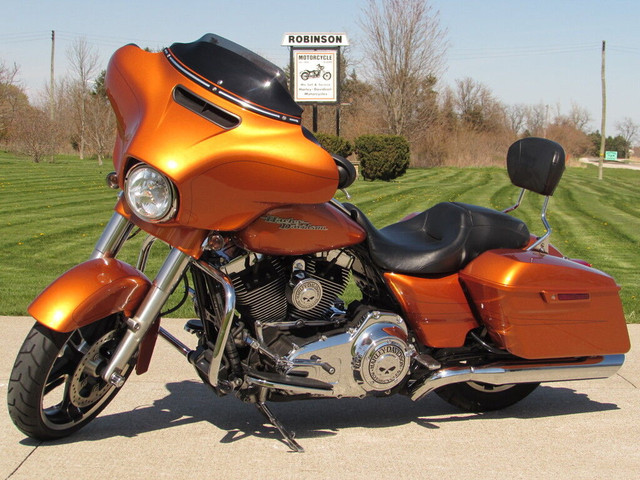  2014 Harley-Davidson FLHXS Street Glide Special Beautiful Amber in Touring in Leamington