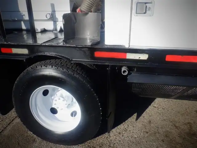 2006 ford F-650 Vacuum Truck 2WD Diesel in Heavy Trucks in Richmond - Image 21