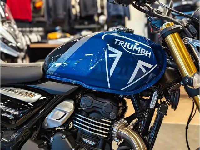2025 Triumph Speed 400 // Caspian Blue/Storm Grey in Dirt Bikes & Motocross in Winnipeg - Image 8