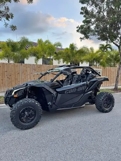 APPLY NOW: https://www.ridecollective.ca/get-pre-approved The 2018 Can-Am Maverick X3 is a high-perf...