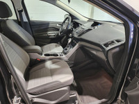 All wheel drive 15 Escape SE with backup camera, bluetooth and more. 1.6 liter turbocharged engine.... (image 4)
