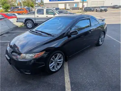 THIS LITTLE HONDA CIVIC Si IS A 2 DOOR, BLACK ON BLACK COLOR COMBO WITH 234000 KMS. RUNS EXCELLENT A...