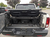 LOW KMS! RIDGELINE TOURING 4X4! FULL OPTION! LEATHER INTERIOR, POWER SUNROOF/MOONROOF, GPS NAVIGATIO... (image 7)