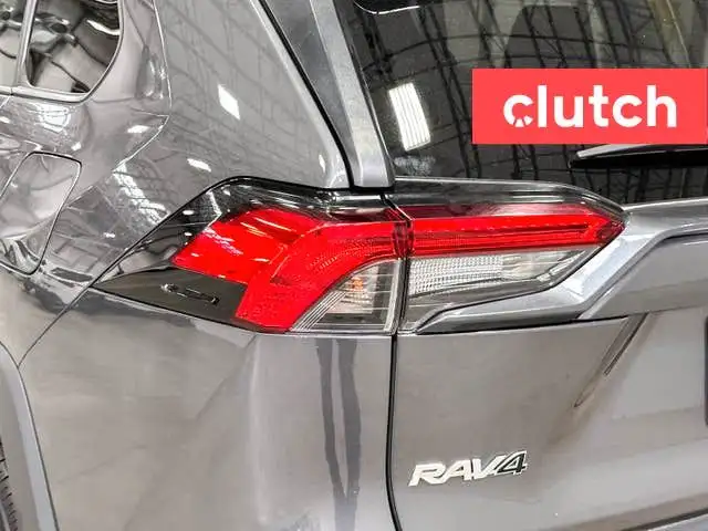 2022 Toyota RAV4 XLE AWD w/ Apple CarPlay, Heated Front Seats, R dans Autos et camions dans Ville de Toronto - Image 11