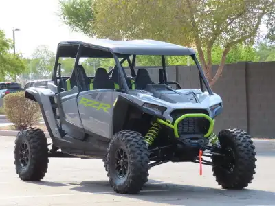 Engine Type: In-Line Displacement: 60.9 cu. in. (999 cc) Bore and Stroke: Bore: 3.66 in. (93 mm); St...