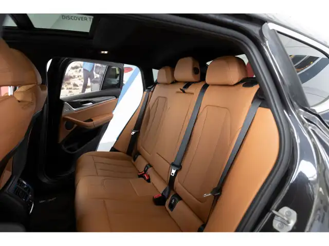 2022 BMW X4 xDrive30i in Cars & Trucks in Vancouver - Image 12