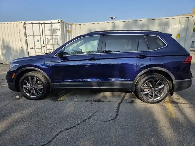 2022 Volkswagen Tiguan Comfortline in Cars & Trucks in Calgary - Image 9