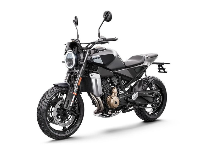 2025 Husqvarna SVARTPILEN 801 dans Motos sport  à Granby - Image 4