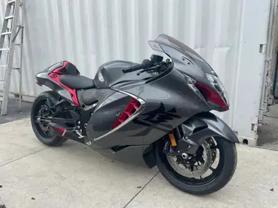 APPLY NOW: https://www.ridecollective.ca/get-pre-approved 2024 Suzuki Hayabusa comes with a 1,340cc...