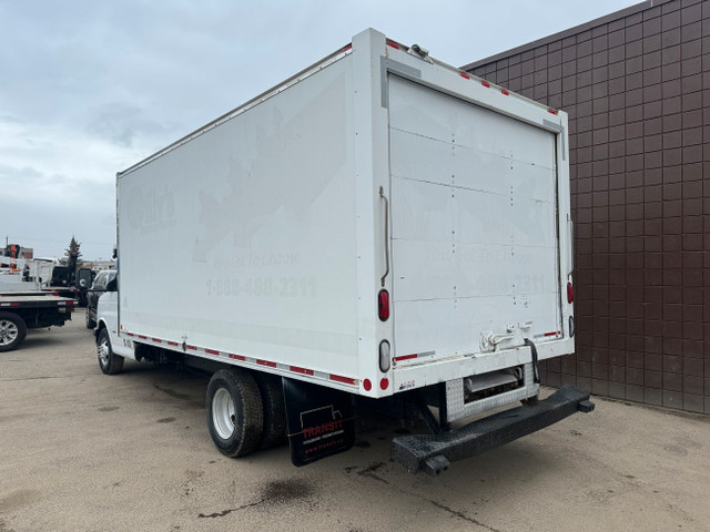 2009 Chevrolet 3500 16 FT Cube Van in Cars & Trucks in Calgary - Image 3