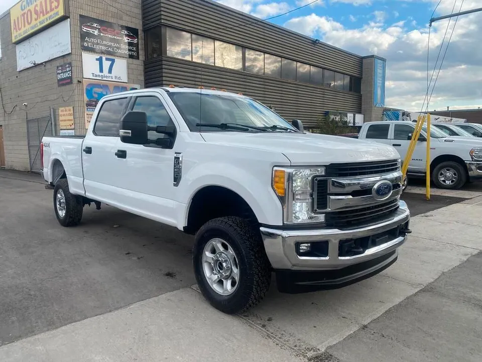 2017 Ford F-350 XLT Crew Cab Short Box 4WD