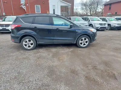 2015 Ford Escape SE 4WD.- Remote Start- In Excellent Conditions-Low Kms's-Leather Seats -Heated Fron...