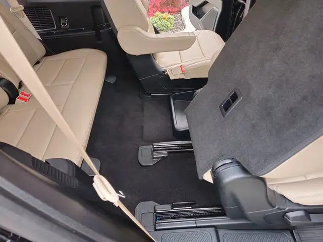2020 Ford Explorer XLT 4WD in Cars & Trucks in Chatham-Kent - Image 47