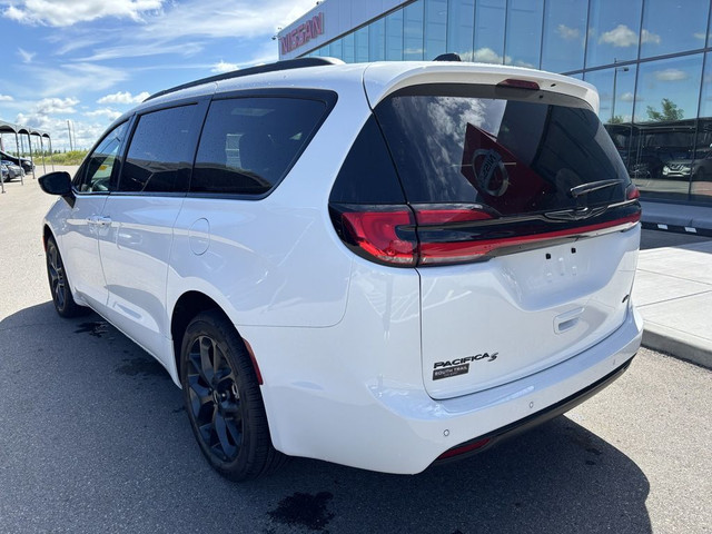 2024 Chrysler Pacifica Touring-L S APPERANCE PACKAGE AWD *SUNROO in Cars & Trucks in Calgary - Image 4