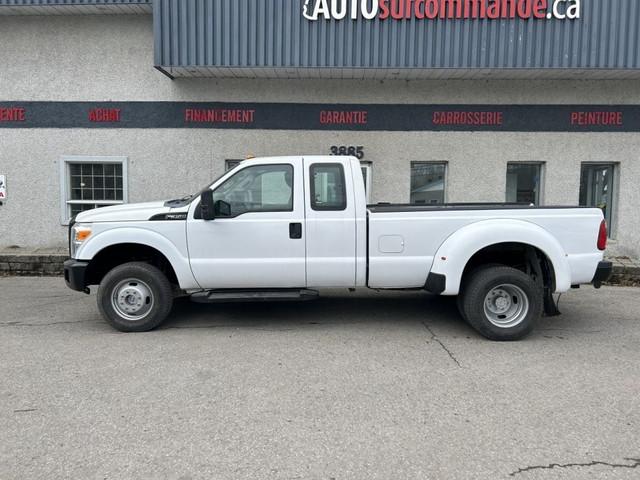 2011 Ford Super Duty F-350 DRW 4x4 - roue double in Cars & Trucks in Laval / North Shore - Image 2
