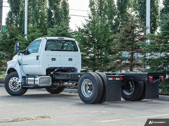 2025 Ford Super Duty F-750 REGULAR CAB DOCK HGT in Cars & Trucks in Edmonton - Image 4