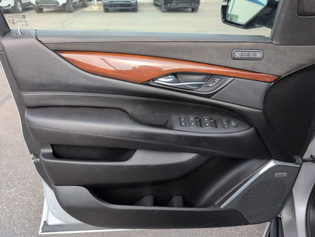 2019 Cadillac ESCALADE LUXURY 4WD 6.2LTR V8 in Cars & Trucks in Red Deer - Image 4