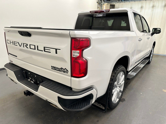 2022 Chevrolet Silverado 1500 in Cars & Trucks in Lethbridge - Image 3