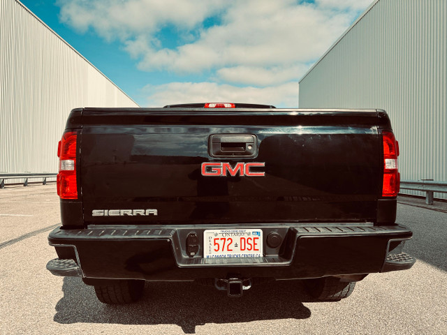 2017 GMC Sierra 1500 CREW CAB SLE  Z71 - ELEVATION PACKAGE 6.5F  in Cars & Trucks in Mississauga / Peel Region - Image 4