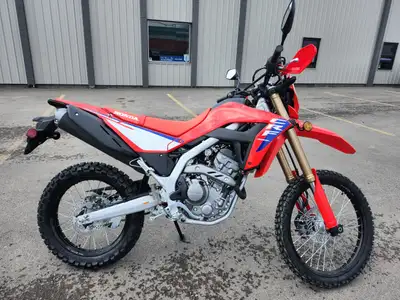 Engine Type: Single-Cylinder Displacement: 17.4 cu. in. (286 cc) Bore and Stroke: Bore: 2.99 in. (76...