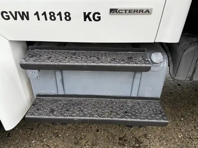 2008 sterling Acterra 20 Foot Flatdeck with Ramp Hydraulic Brake in Heavy Trucks in Richmond - Image 13