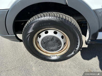 - ONE OWNER - ACCIDENT FREE - LEATHER SEATS - BACK UP CAMERA Check out this 2018 Ford Transit Van T2... (image 9)