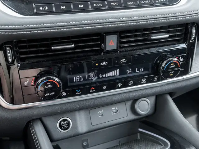 2021 Nissan Rogue Platinum | One Owner | Low Mileage | Low dans Autos et camions dans Hamilton - Image 18