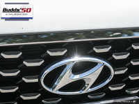 // ACCIDENT FREE!! // // SINGLE OWNER! // Experience the practicality and style of the 2018 Hyundai... (image 8)