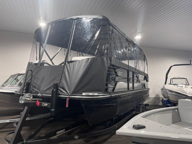 2023 SUNCATCHER ÉLITE 326SE + Yamaha F300XSB2 in Powerboats & Motorboats in Lac-Saint-Jean