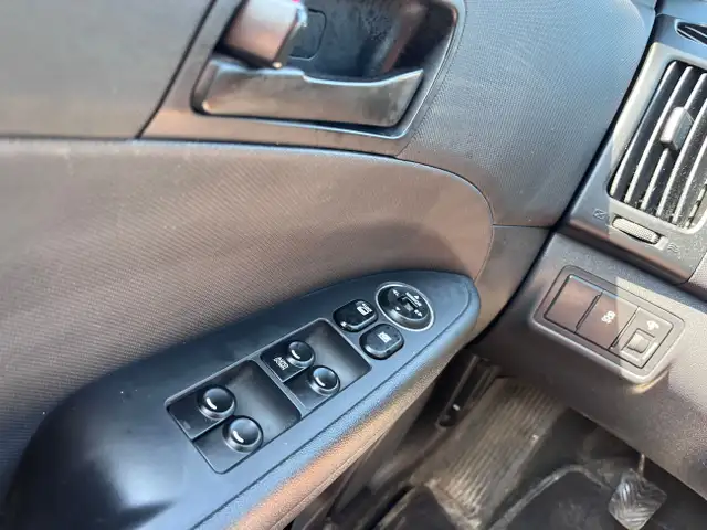 Hyundai Elantra Touring SE Manual 2012 in Cars & Trucks in Longueuil / South Shore - Image 13