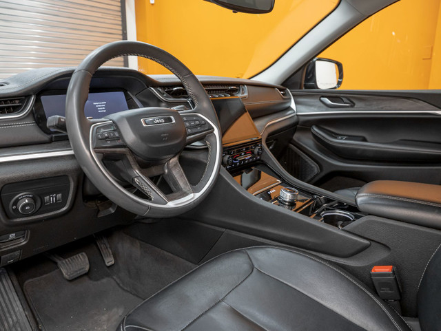 2023 Jeep Grand Cherokee LIMITED 4X4 *NAV* CUIR *SIEGES CHAUF* C in Cars & Trucks in Laurentides - Image 2